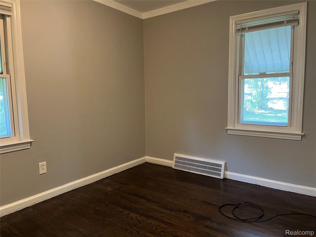 22495 Tuscany Avenue, Eastpointe, MI 48021