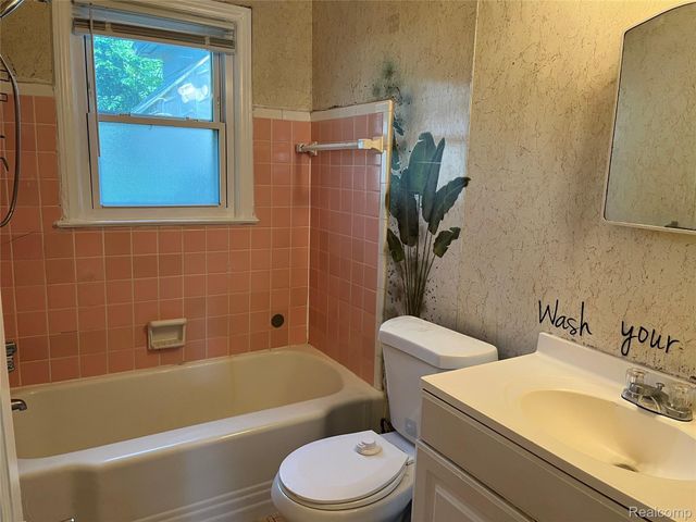 22495 Tuscany Avenue, Eastpointe, MI 48021