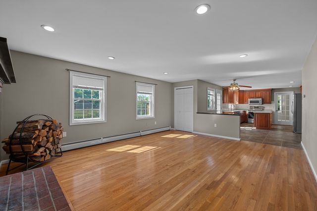 71 Nichols St, Holden, MA 01522