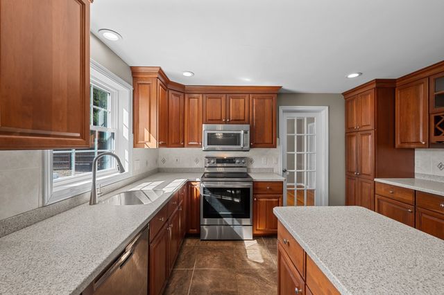 71 Nichols St, Holden, MA 01522
