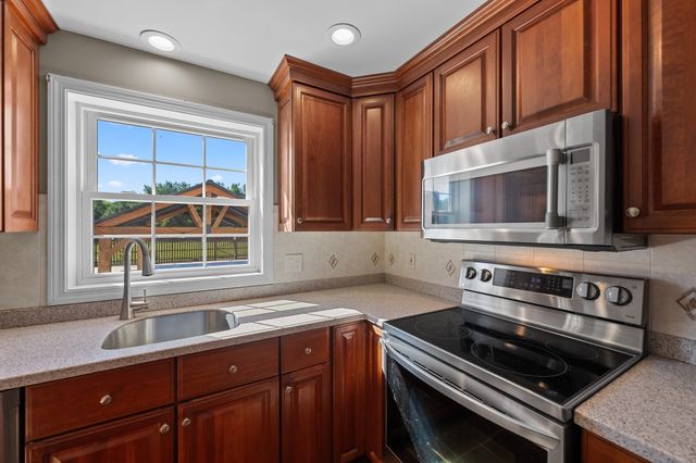 71 Nichols St, Holden, MA 01522