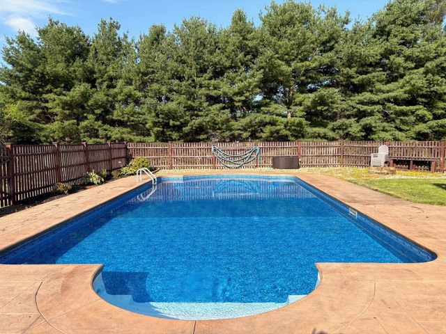 71 Nichols St, Holden, MA 01522