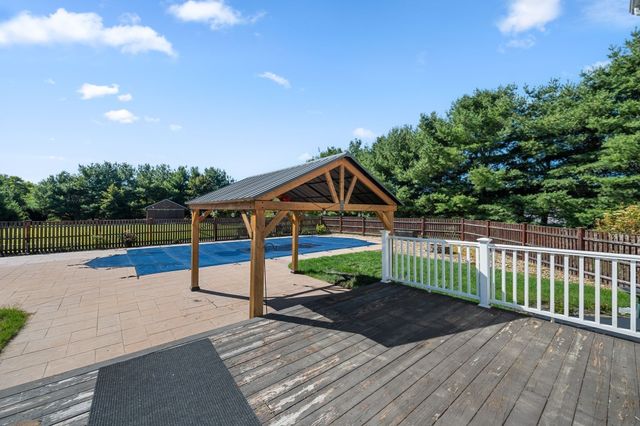 71 Nichols St, Holden, MA 01522