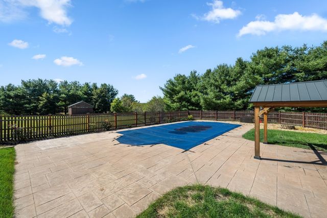 71 Nichols St, Holden, MA 01522