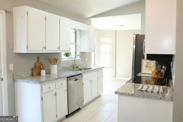 102 W Victoria Boulevard, Kingsland, GA 31548