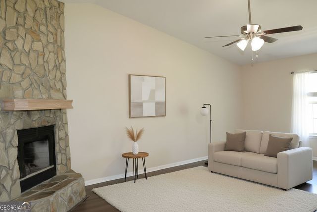 102 W Victoria Boulevard, Kingsland, GA 31548