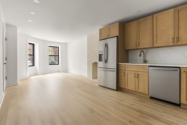 655 DECATUR Street, New York City, NY 11233