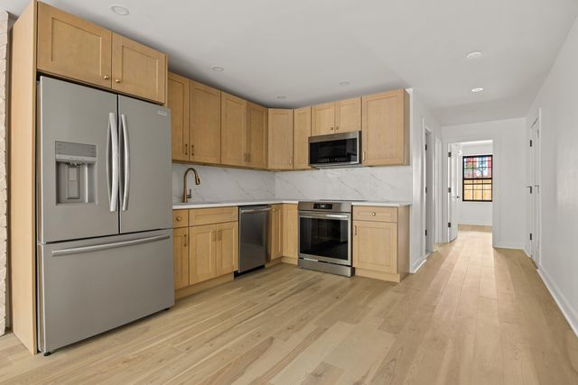 655 DECATUR Street, New York City, NY 11233