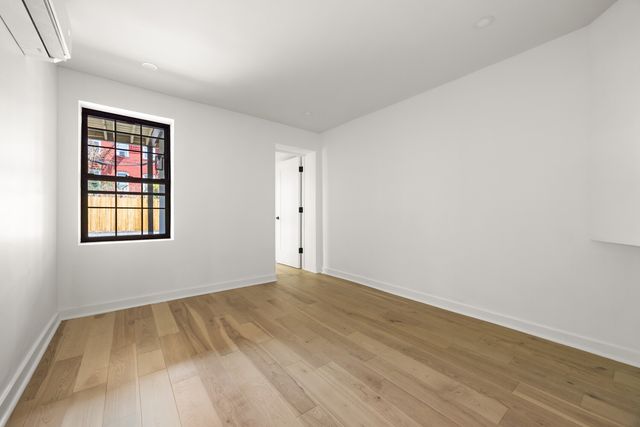655 DECATUR Street, New York City, NY 11233