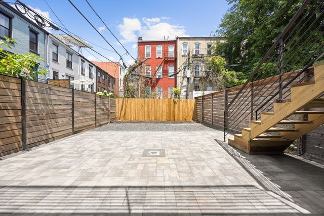 655 DECATUR Street, New York City, NY 11233