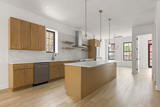 655 DECATUR Street, New York City, NY 11233