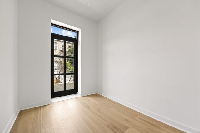 655 DECATUR Street, New York City, NY 11233