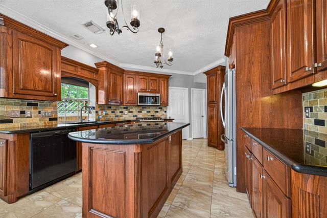 1002 Pine Walk Trail, Spring, TX 77388
