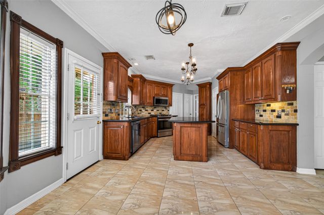 1002 Pine Walk Trail, Spring, TX 77388