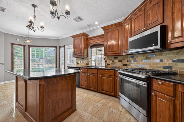 1002 Pine Walk Trail, Spring, TX 77388
