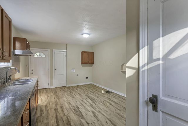 215 Harrison Avenue, Lancaster, OH 43130