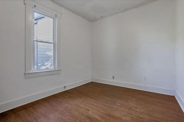 215 Harrison Avenue, Lancaster, OH 43130