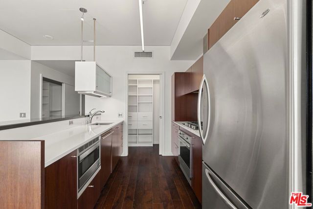 1155 S Grand Avenue 1103, Los Angeles, CA 90015