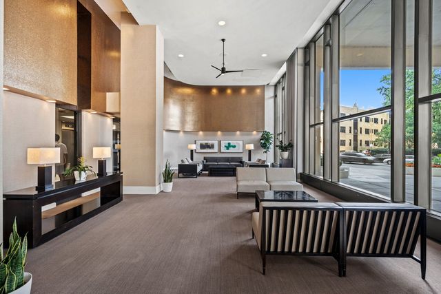 3930 N Pine Grove Avenue 2010, Chicago, IL 60613