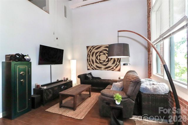 201 S Hoskins Road 315, Charlotte, NC 28208