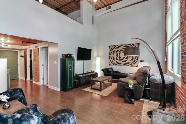 201 S Hoskins Road 315, Charlotte, NC 28208