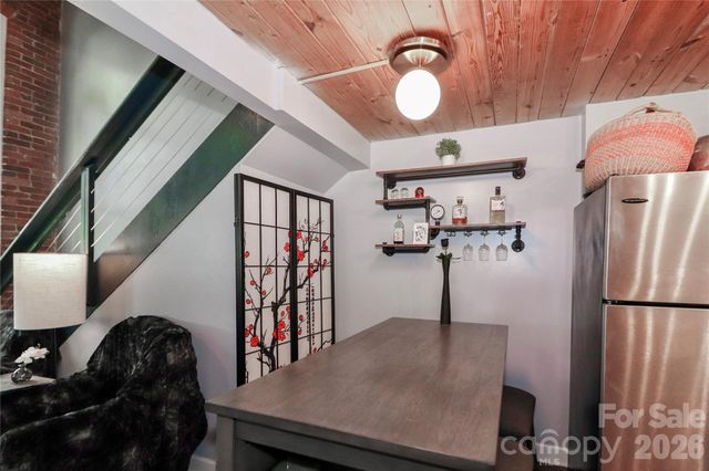 201 S Hoskins Road 315, Charlotte, NC 28208