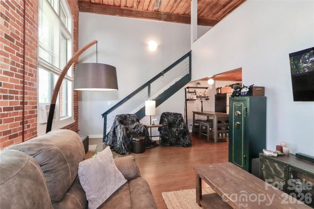 201 S Hoskins Road 315, Charlotte, NC 28208