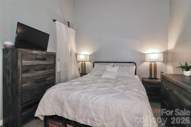 201 S Hoskins Road 315, Charlotte, NC 28208