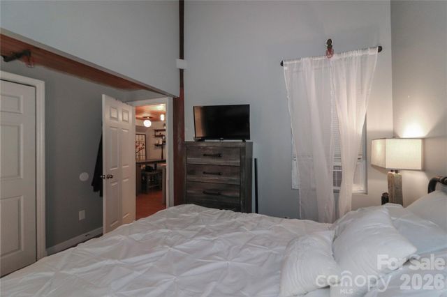 201 S Hoskins Road 315, Charlotte, NC 28208