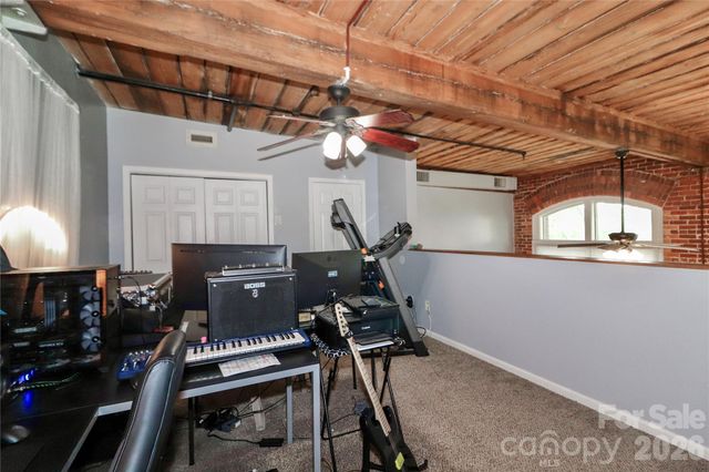 201 S Hoskins Road 315, Charlotte, NC 28208