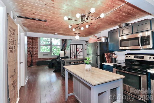 201 S Hoskins Road 315, Charlotte, NC 28208