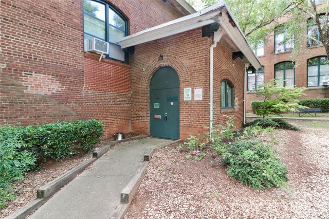 201 S Hoskins Road 315, Charlotte, NC 28208