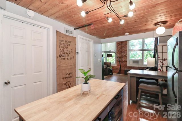 201 S Hoskins Road 315, Charlotte, NC 28208