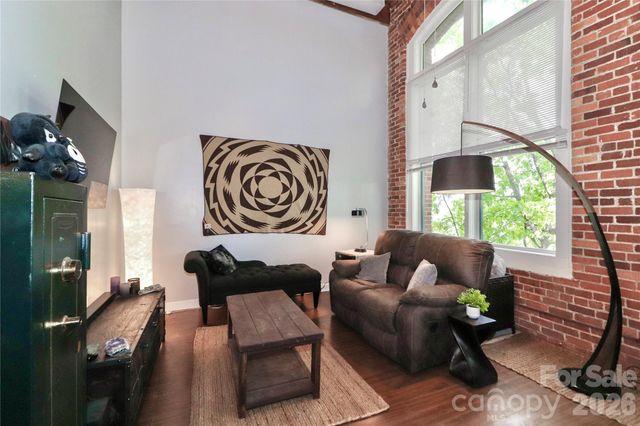 201 S Hoskins Road 315, Charlotte, NC 28208