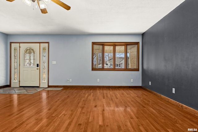 604 S PLEASANT HILL Road, East Peoria, IL 61611