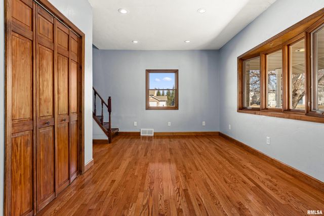 604 S PLEASANT HILL Road, East Peoria, IL 61611