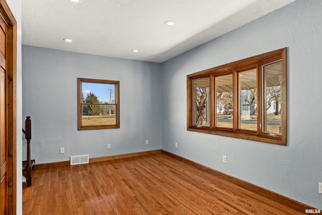 604 S PLEASANT HILL Road, East Peoria, IL 61611