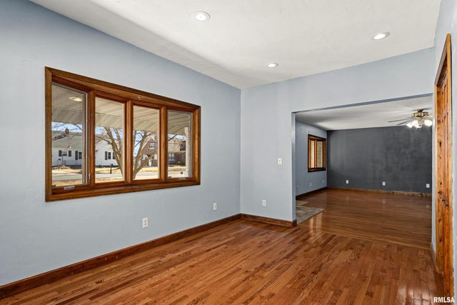 604 S PLEASANT HILL Road, East Peoria, IL 61611