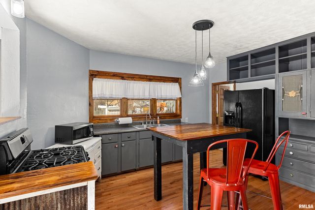 604 S PLEASANT HILL Road, East Peoria, IL 61611