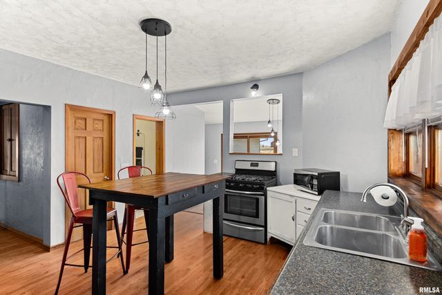 604 S PLEASANT HILL Road, East Peoria, IL 61611