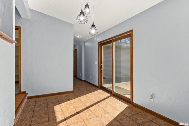 604 S PLEASANT HILL Road, East Peoria, IL 61611