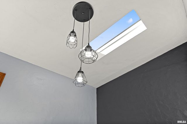 604 S PLEASANT HILL Road, East Peoria, IL 61611