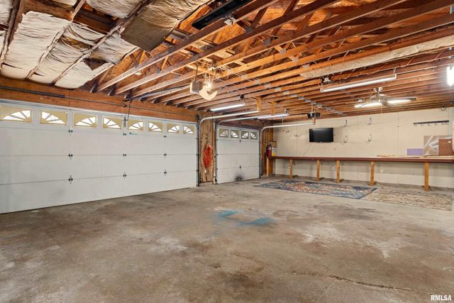 604 S PLEASANT HILL Road, East Peoria, IL 61611