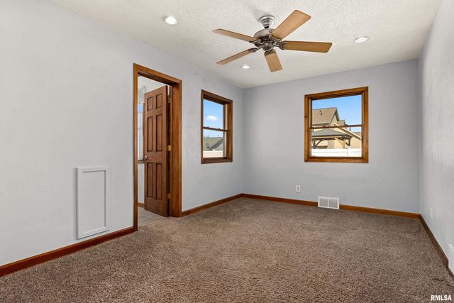 604 S PLEASANT HILL Road, East Peoria, IL 61611