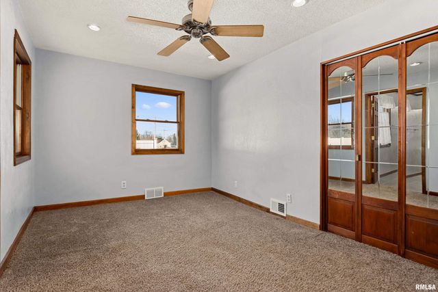 604 S PLEASANT HILL Road, East Peoria, IL 61611