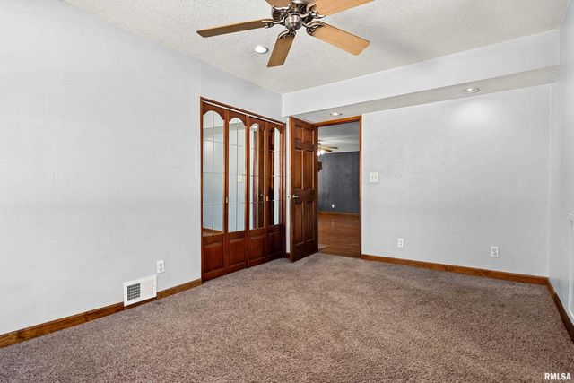 604 S PLEASANT HILL Road, East Peoria, IL 61611