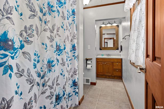 604 S PLEASANT HILL Road, East Peoria, IL 61611