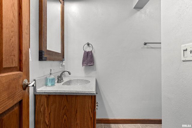 604 S PLEASANT HILL Road, East Peoria, IL 61611