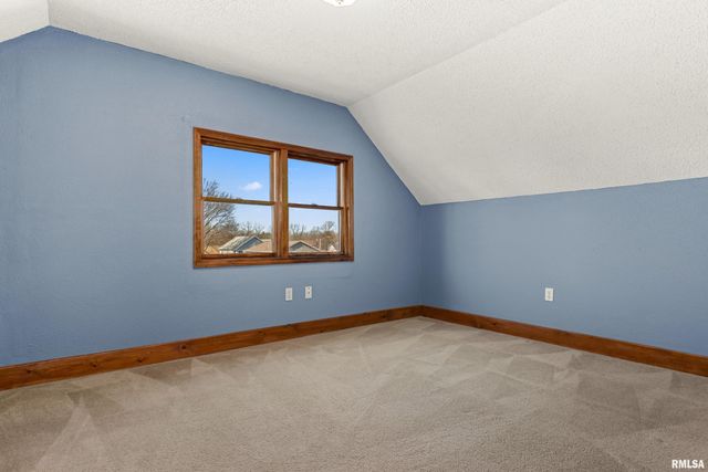 604 S PLEASANT HILL Road, East Peoria, IL 61611