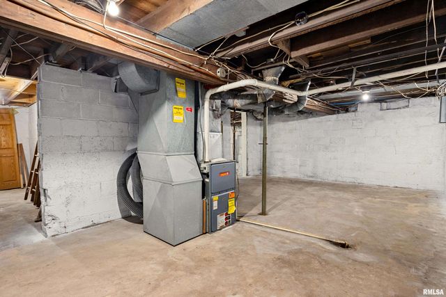 604 S PLEASANT HILL Road, East Peoria, IL 61611